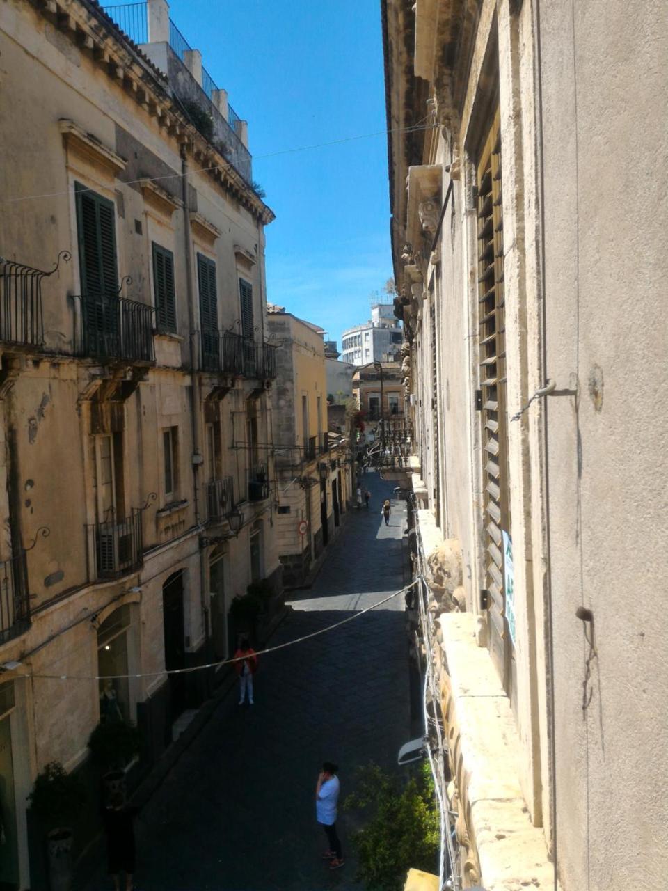 Appartamenti Piazza Duomo อาชิเรอาเล ภายนอก รูปภาพ